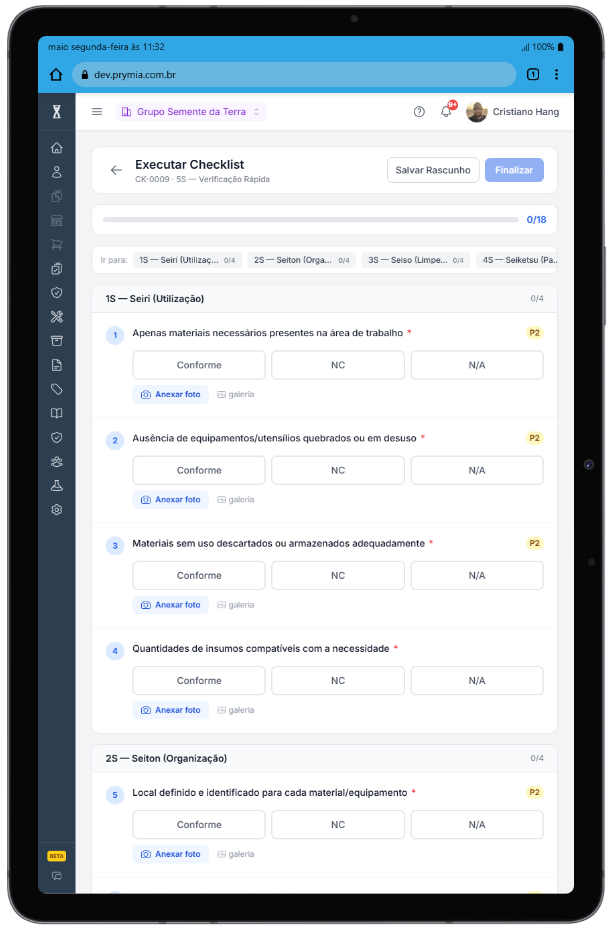 Execução do checklist no celular, com foto e registro de horário