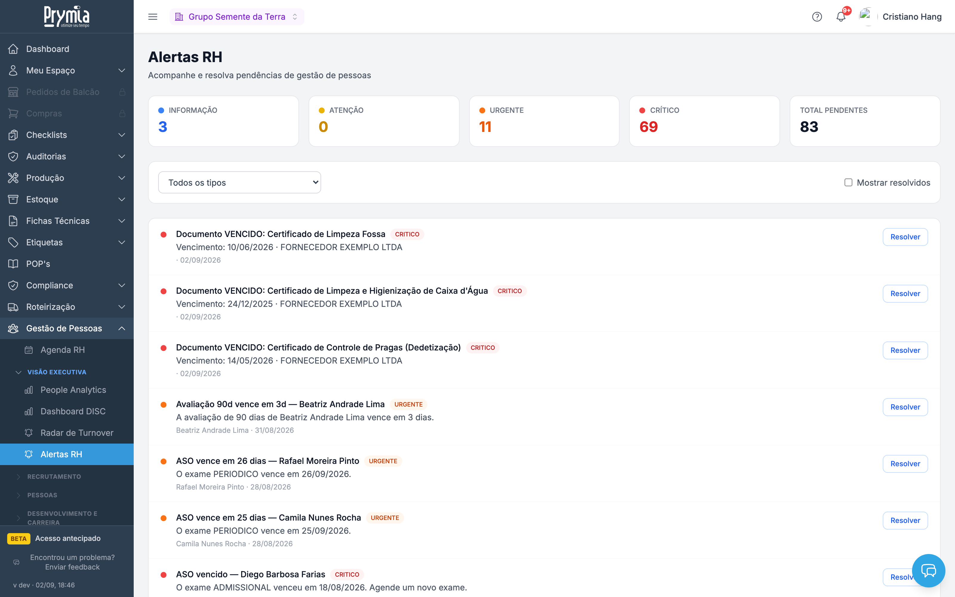 Painel de alertas de RH com pendências críticas listadas por tipo, pessoa e prazo